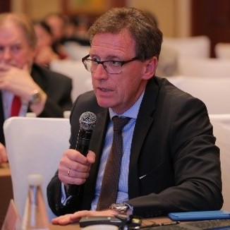 Dr. Thorsten Arnhold